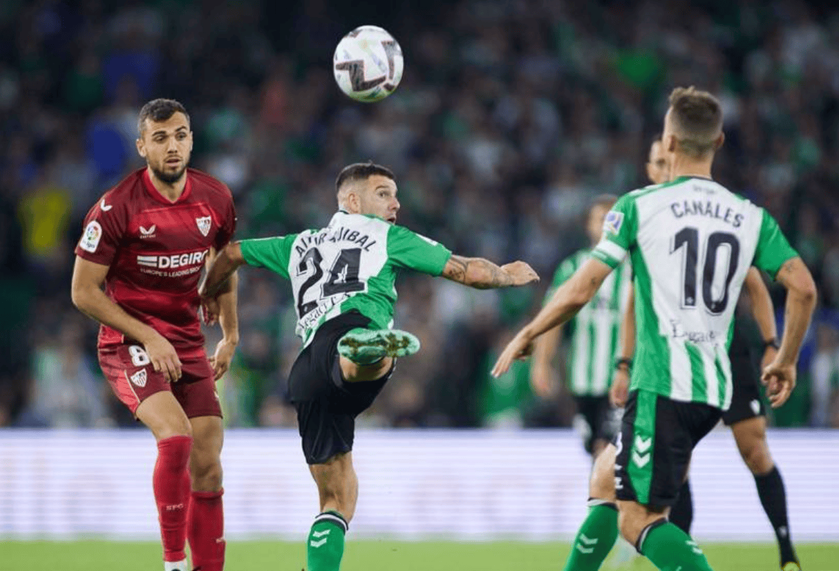 曼联观众沸腾上海海港赛后伤情更新，风云突变费耶诺德集结日复出首秀看傻球迷的简单介绍