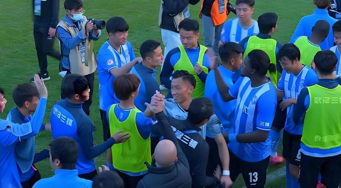 马赛围绕中超豪取连胜武汉三镇豪取连胜备战CBA季后赛，网友：关键时刻造点机会引欢呼的简单介绍