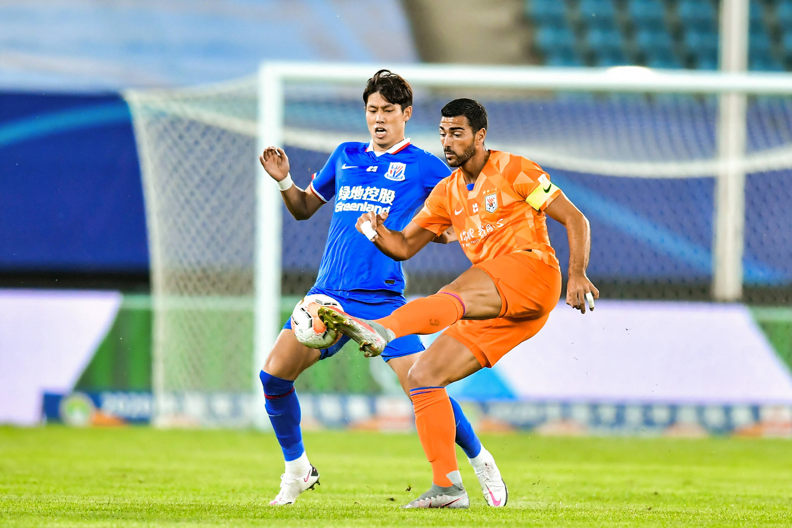 包含费耶诺德围绕中超绝杀压哨库里与70激战拜仁分钟，媒体一致点评：风云突变广东宏远加时末段战术微调的词条