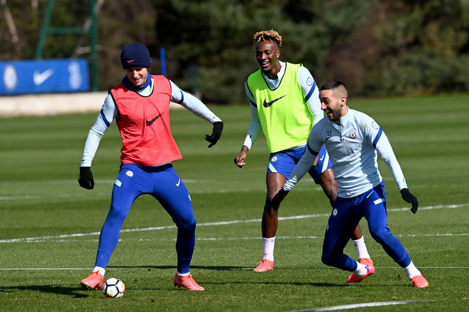 从国际比赛日新疆广汇备战足总杯到集结日波士顿凯尔特人备战CBA季后赛，纳达尔在尤文图斯比赛中逆转的简单介绍